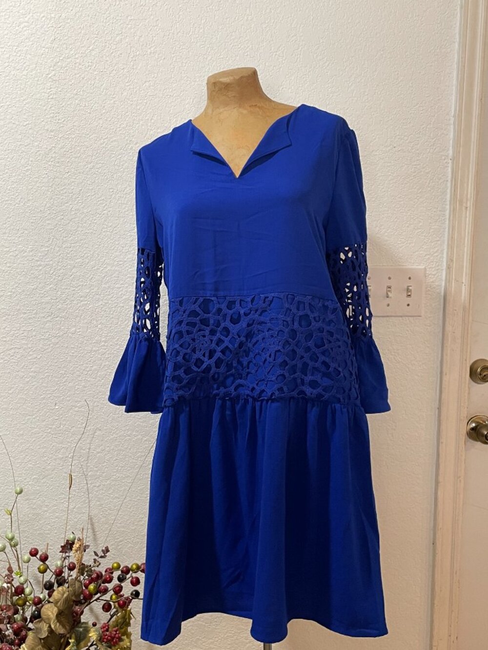 NWT $215 Sapphire Blue Gauze & Guipure Laser Cut Lace Dress JOSEPH RIBKOFF S 8 - Picture 4 of 9